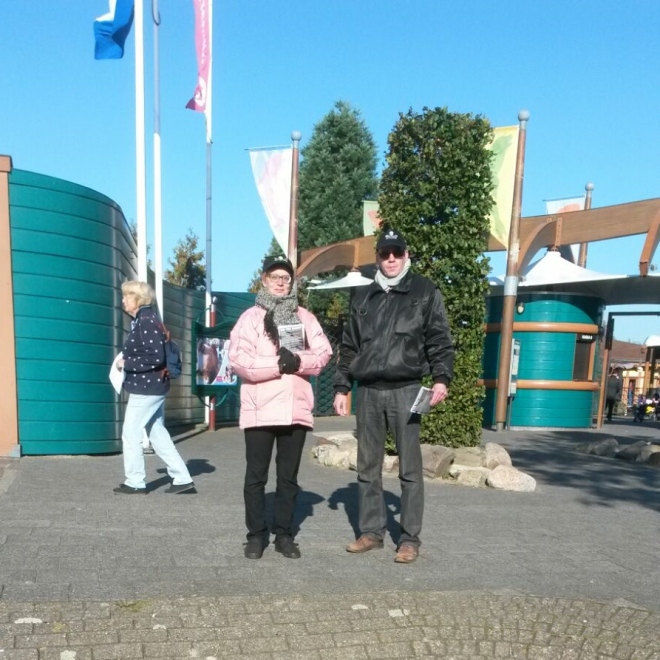 Flering in front of the dolphinarium Harderwijk/Netherlands